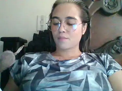 Snapshot of trianabell chatting on 7, 2, 2025 trianabell online show from 7, 2, 2025