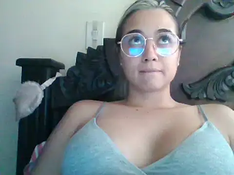 Snapshot of trianabell chatting on 10, 2, 2025 trianabell online show from 10, 2, 2025