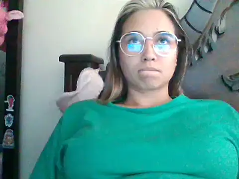 Snapshot of trianabell chatting on 11, 2, 2025 trianabell online show from 11, 2, 2025