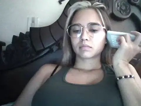 Snapshot of trianabell chatting on 12, 2, 2025 trianabell online show from 12, 2, 2025