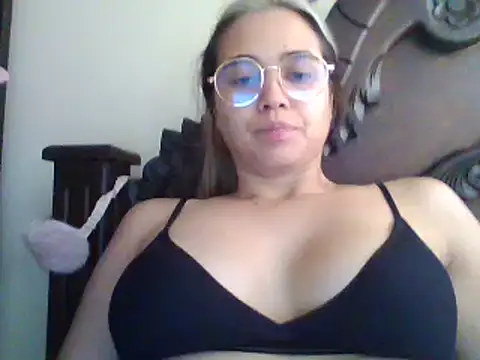 Snapshot of trianabell chatting on 14, 2, 2025 trianabell online show from 14, 2, 2025