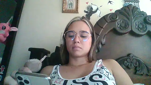 Snapshot of trianabell chatting on 21, 2, 2025 trianabell online show from 21, 2, 2025