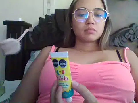 Snapshot of trianabell chatting on 27, 2, 2025 trianabell online show from 27, 2, 2025