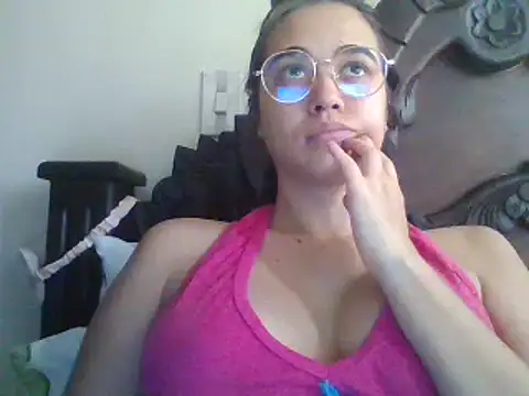 Snapshot of trianabell chatting on 4, 3, 2025 trianabell online show from 4, 3, 2025