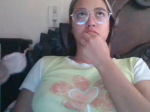 Snapshot of trianabell chatting on 9, 3, 2025 trianabell online show from 9, 3, 2025
