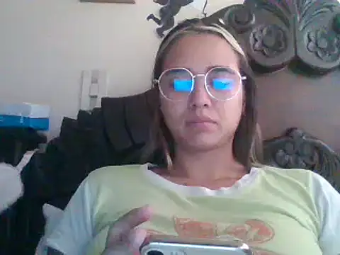 Snapshot of trianabell chatting on 10, 3, 2025 trianabell online show from 10, 3, 2025