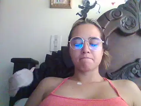 Snapshot of trianabell chatting on 17, 3, 2025 trianabell online show from 17, 3, 2025