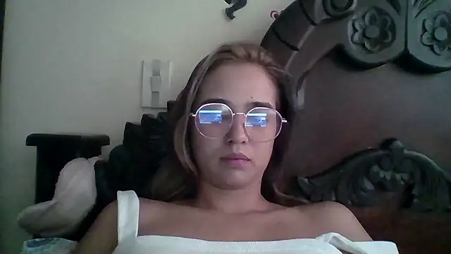 Snapshot of trianabell chatting on 3, 10, 2025 trianabell online show from 3, 10, 2025