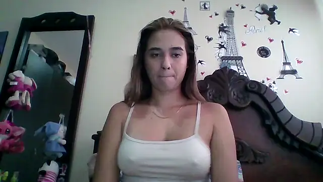 Snapshot of trianabell chatting on 8, 10, 2025 trianabell online show from 8, 10, 2025