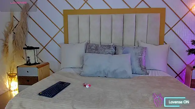 Snapshot of TamyHoney chatting on 8, 10, 2025 TamyHoney online show from 8, 10, 2025