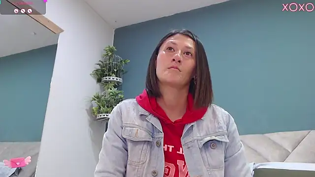 Snapshot of SharisWillian chatting on 9, 10, 2025 SharisWillian online show from 9, 10, 2025