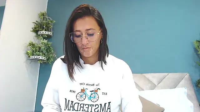 Snapshot of SharisWillian chatting on 15, 6, 2026 SharisWillian online show from 15, 6, 2026