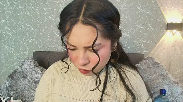 mia roux13 online show from 5, 1, 2025