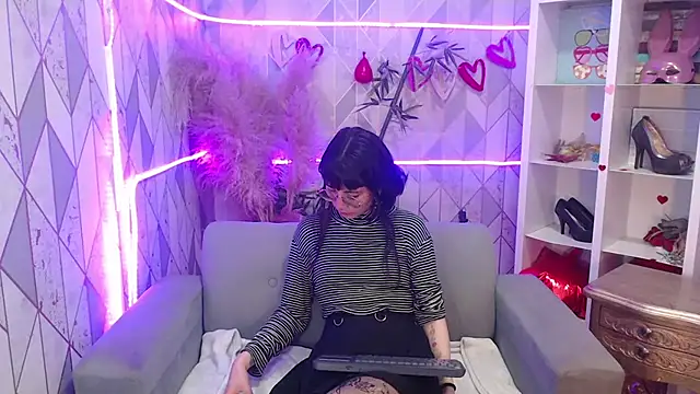 Snapshot of charlottemoonxz chatting on 10, 10, 2025 charlottemoonxz online show from 10, 10, 2025