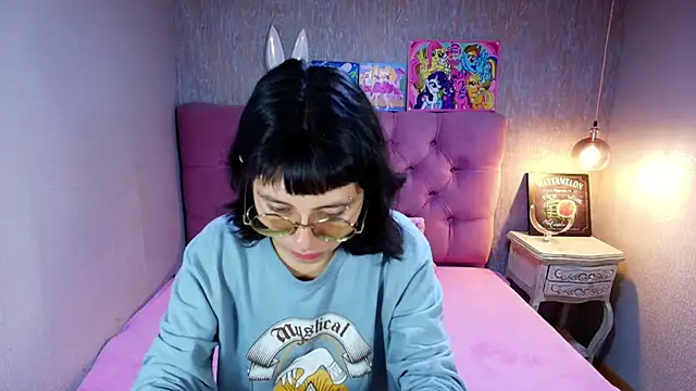 Snapshot of charlottemoonxz chatting on 19, 7, 2026 charlottemoonxz online show from 19, 7, 2026