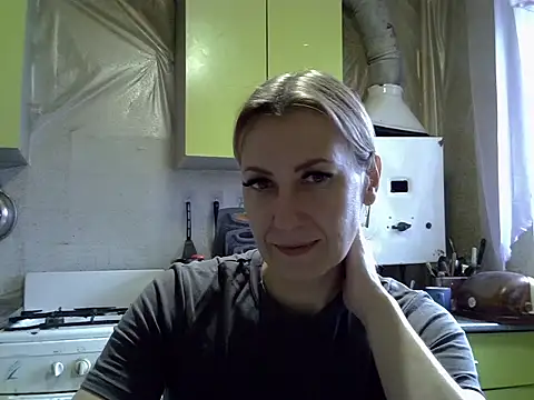 Snapshot of AshleyXHoney chatting on 8, 11, 2025 AshleyXHoney online show from 8, 11, 2025