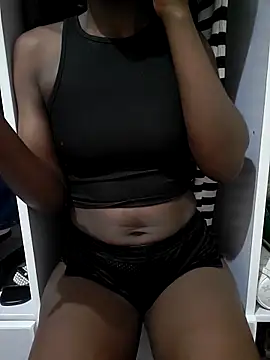 Snapshot of julietunderwoood chatting on 6, 11, 2025 julietunderwoood online show from 6, 11, 2025