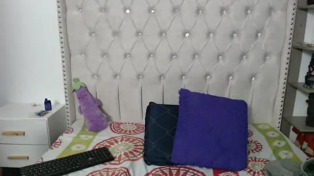 Abril Squirt online show from 16, 12, 2024