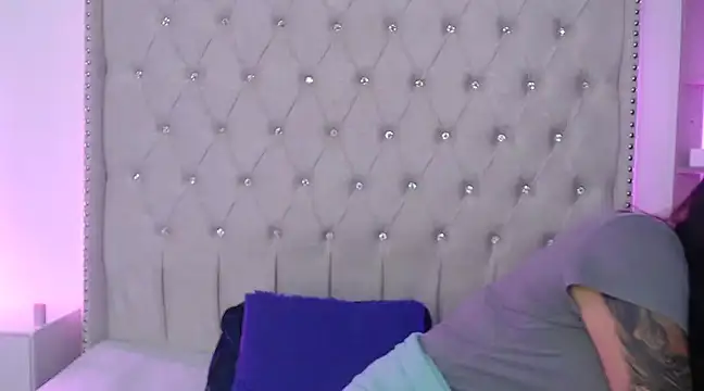 Abril Squirt online show from 27, 2, 2025