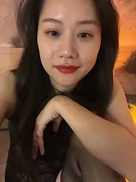 Snapshot of Eliza-E chatting on 18, 12, 2025 Eliza-E online show from 18, 12, 2025