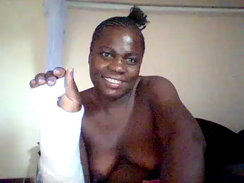 Snapshot of missarpie chatting on 5, 2, 2025 missarpie online show from 5, 2, 2025