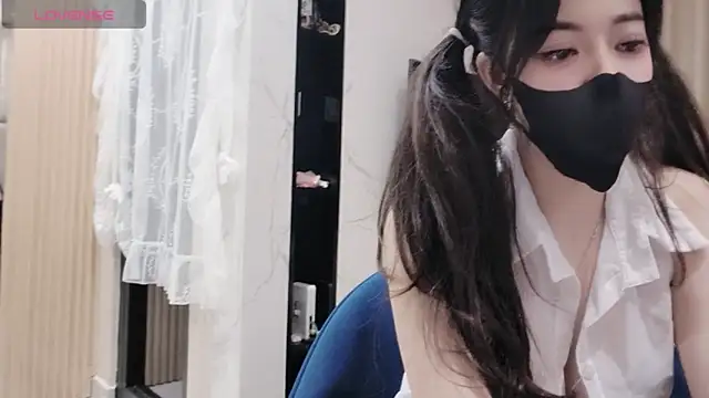 Snapshot of TuyetNhi2k6 chatting on 17, 1, 2025 TuyetNhi2k6 online show from 17, 1, 2025