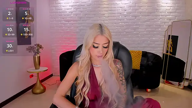 HannaConnor  online show from 10, 11, 2025