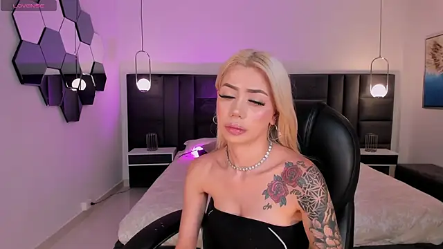 HannaConnor  online show from 11, 3, 2026