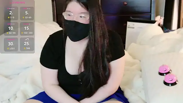 Snapshot of Kara-Nuna chatting on 5, 2, 2025 Kara-Nuna online show from 5, 2, 2025