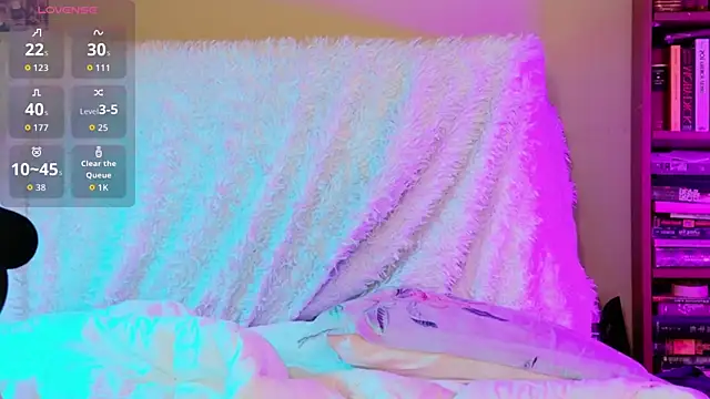 Snapshot of Kara-Nuna chatting on 10, 10, 2025 Kara-Nuna online show from 10, 10, 2025