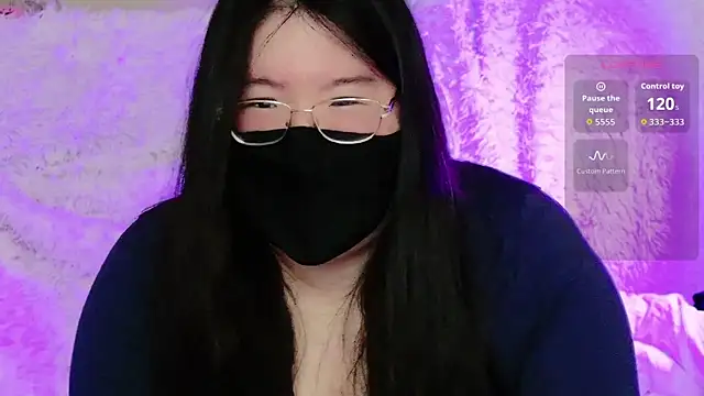 Snapshot of Kara-Nuna chatting on 3, 12, 2025 Kara-Nuna online show from 3, 12, 2025