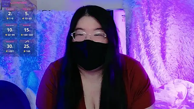 Snapshot of Kara-Nuna chatting on 4, 12, 2025 Kara-Nuna online show from 4, 12, 2025