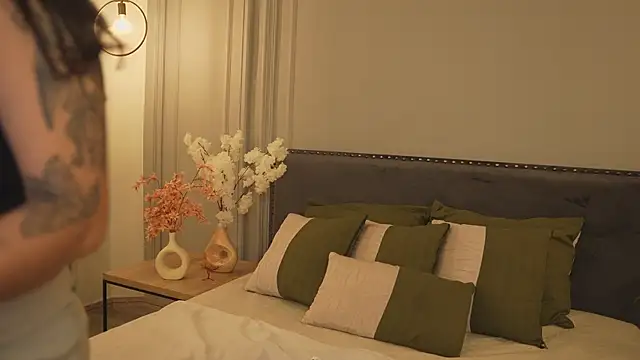 IrisBaker online show from 28, 2, 2026