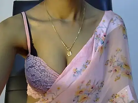 Snapshot of lola-__ chatting on 12, 12, 2024 lola- online show from 12, 12, 2024