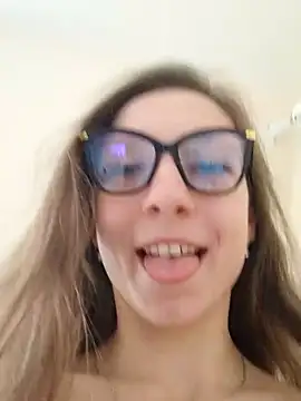 Milky flexy cat online show from 25, 2, 2025