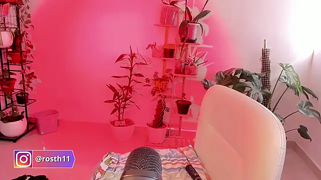 Snapshot of rossth1 chatting on 20, 11, 2025 rossth1 online show from 20, 11, 2025