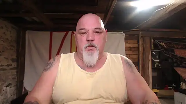 Newfiesausage1972 online show from 18, 3, 2026