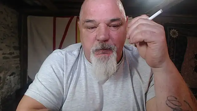 Newfiesausage1972 online show from 8, 4, 2026