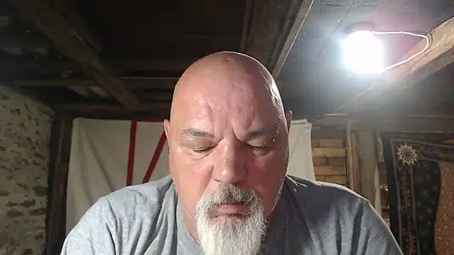 Snapshot of Newfiesausage1972 chatting on 5, 6, 2026 Newfiesausage1972 online show from 5, 6, 2026