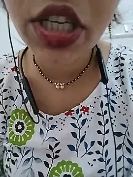 Snapshot of Simaran_bhabhi chatting on 4, 6, 2026 Simaran bhabhi online show from 4, 6, 2026