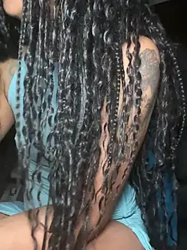 Snapshot of Shuggabutt chatting on 4, 4, 2026 Shuggabutt online show from 4, 4, 2026