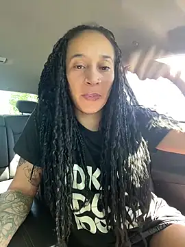 Snapshot of Shuggabutt chatting on 4, 4, 2026 Shuggabutt online show from 4, 4, 2026