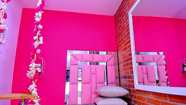 Snapshot of malu_horny_69 chatting on 1, 12, 2024 malu horny 69 online show from 1, 12, 2024