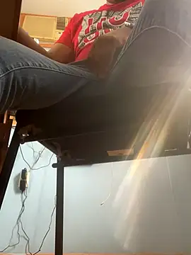 Snapshot of Alvarosexxx chatting on 10, 10, 2025 Alvarosexxx online show from 10, 10, 2025