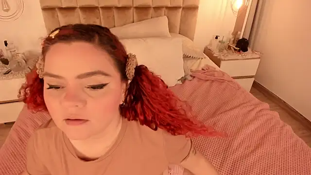 Twwiiggy online show from 3, 2, 2025