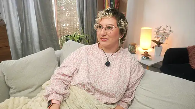 Ximenna Cruz online show from 14, 4, 2026