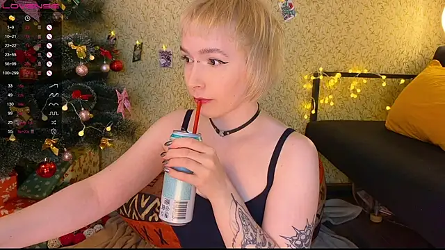 Snapshot of EmmyAmbros chatting on 13, 1, 2025 EmmyAmbros online show from 13, 1, 2025