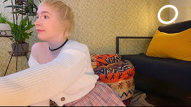 Snapshot of EmmyAmbros chatting on 9, 2, 2025 EmmyAmbros online show from 9, 2, 2025