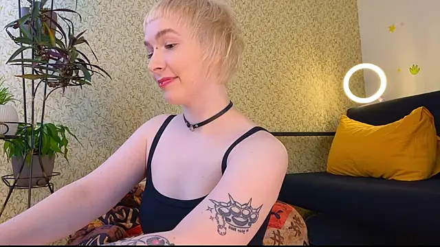 Snapshot of EmmyAmbros chatting on 16, 2, 2025 EmmyAmbros online show from 16, 2, 2025