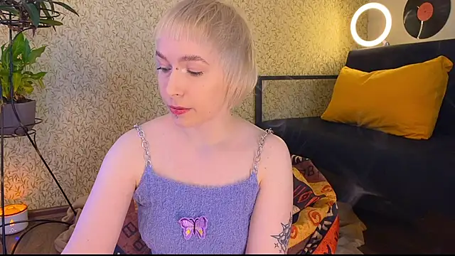 Snapshot of EmmyAmbros chatting on 2, 3, 2025 EmmyAmbros online show from 2, 3, 2025